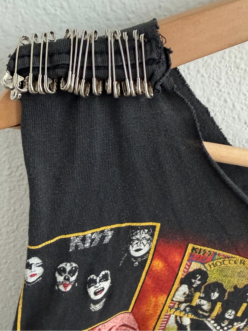 VINTAGE KISS "The Originals" Thrashed Band Tee Muscle Tank - Picture 4 of 16